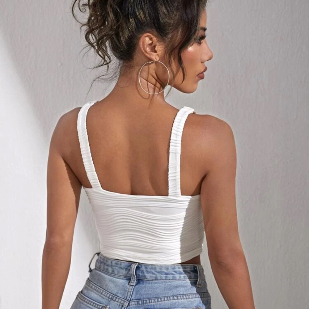 NEW W/ TAGS White Chain Strap Textured Crop Top - Picture 3 of 7